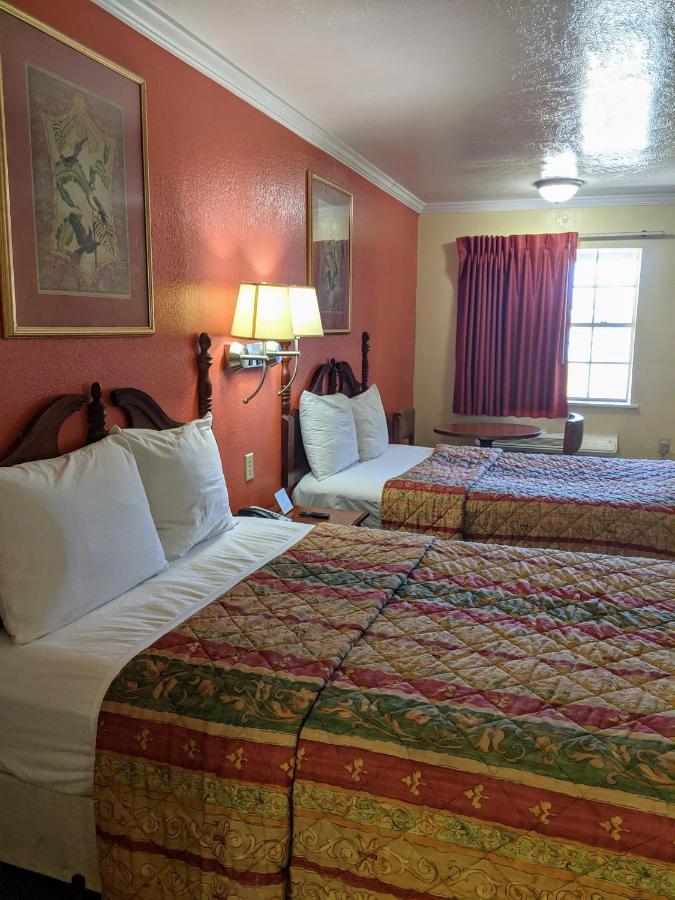 Lake Houmas Inn Exterior photo