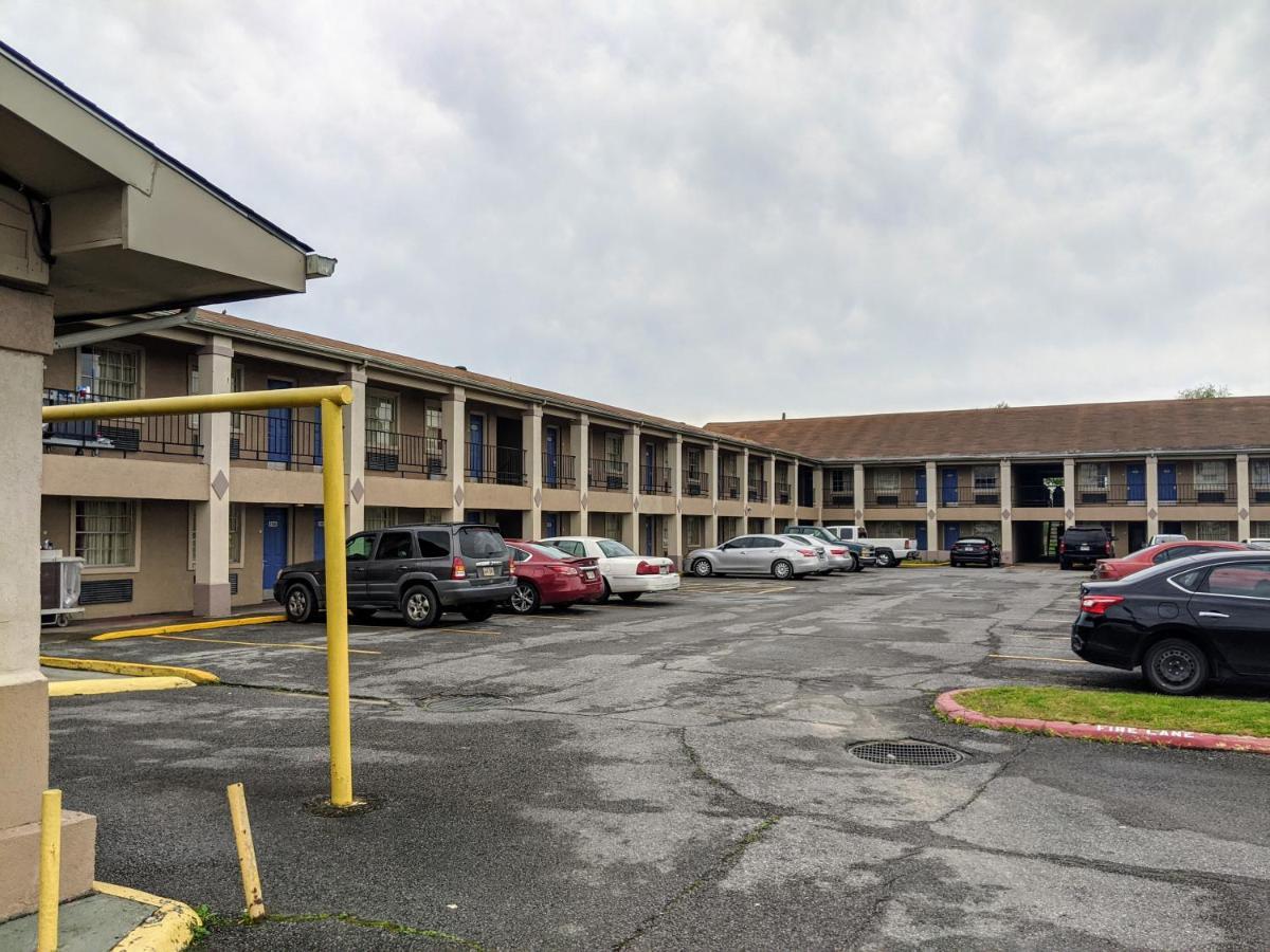 Lake Houmas Inn Exterior photo
