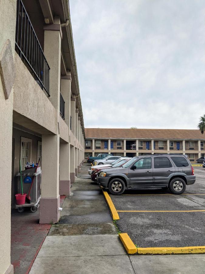 Lake Houmas Inn Exterior photo